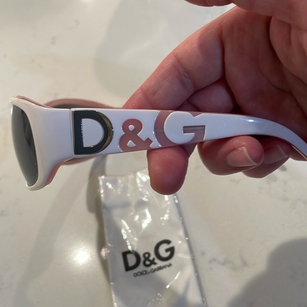 D&G White and Pink Women's Sunglasses - Picture 11 of 16